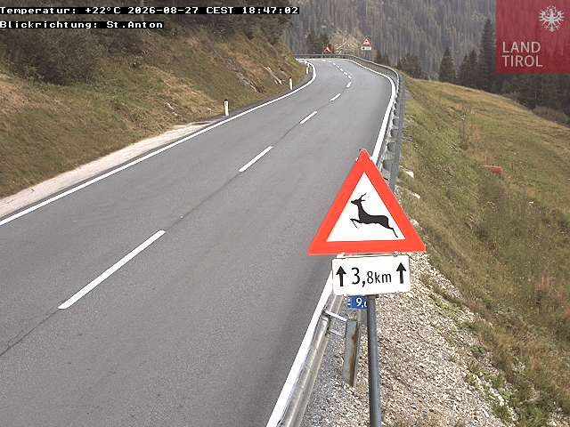 Traffic Cam Gemeinde Sankt Anton am Arlberg: Sankt Christoph am Arlberg - Österreich: B 197 Arlbergstraße, St.Christoph Schmittentunnel Süd Blickrichtung St.Anton