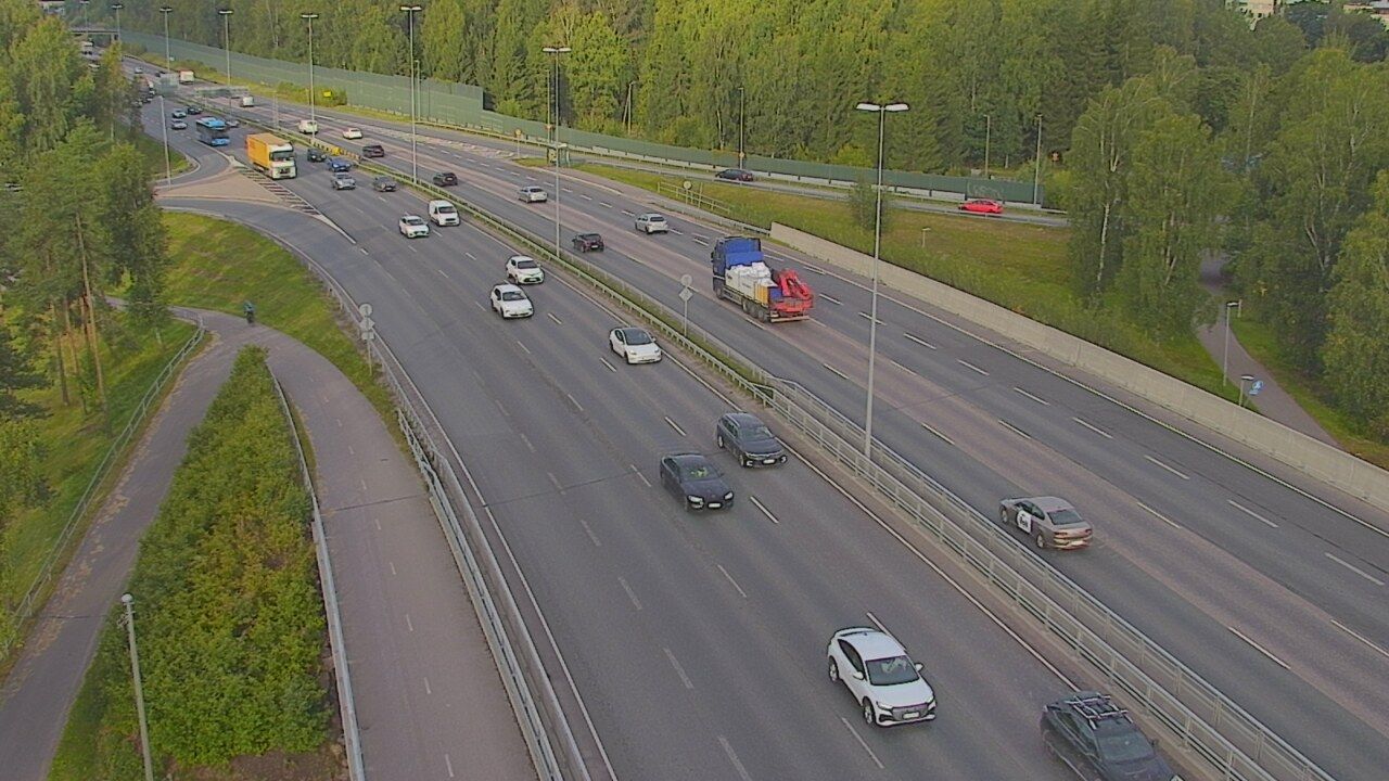 Traffic Cam Helsinki: Tie 101 - Vihdintien risteys - Kehä I, Vihdintien risteys