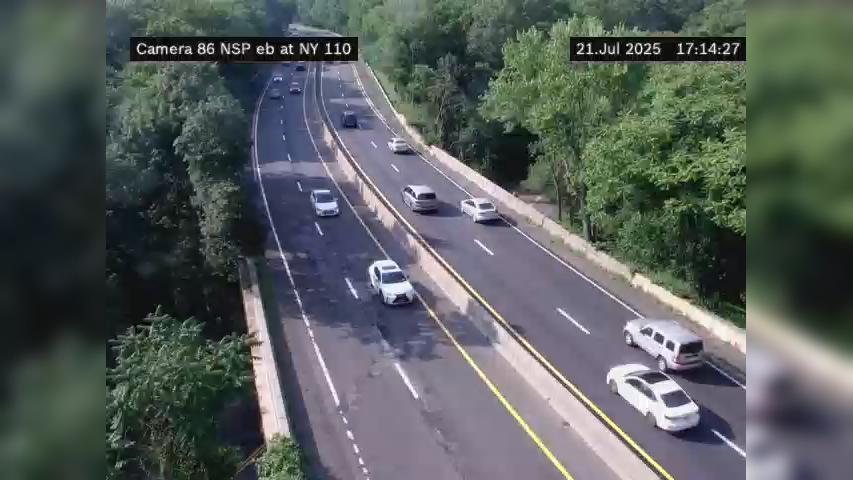 Traffic Cam Huntington › West: NSP at Sweet Hollow Rd