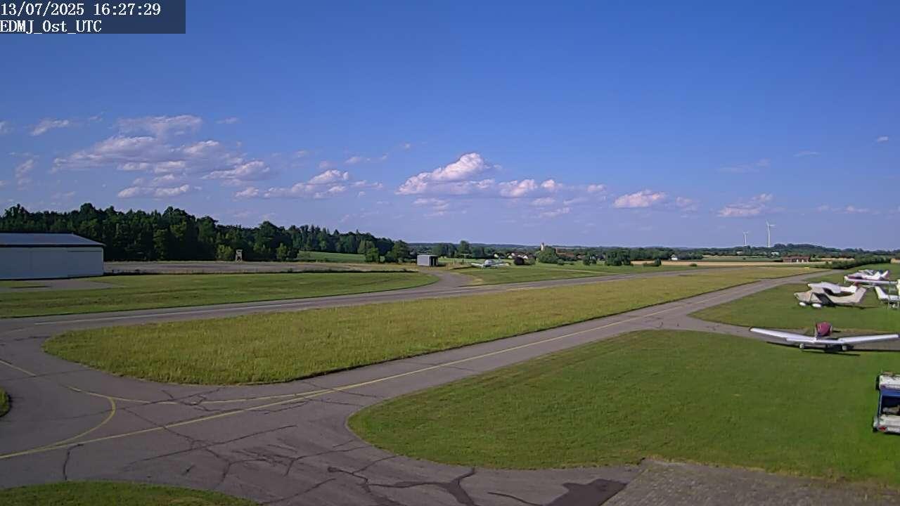 Moorenweis airport Webcam