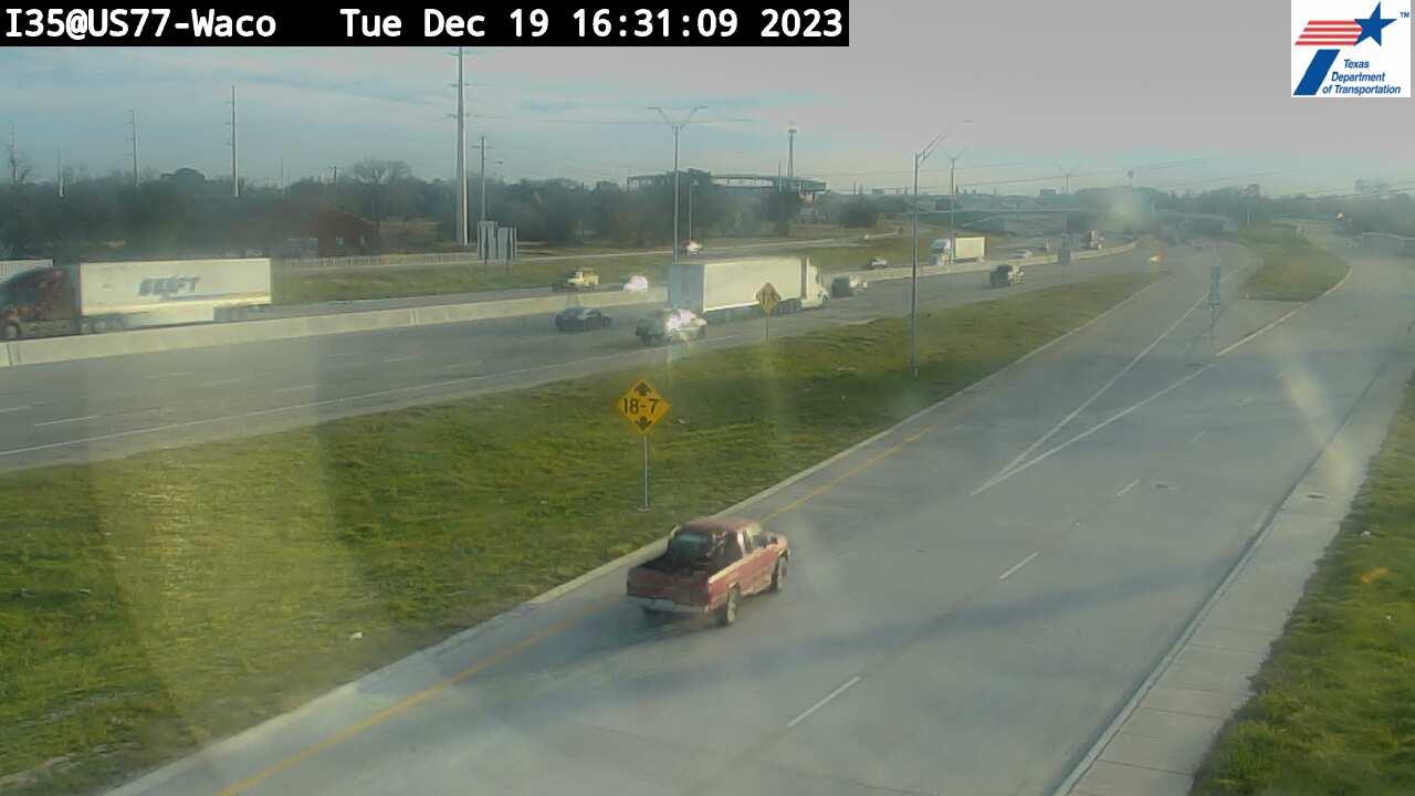 Traffic Cam Waco › North: I35@US-77