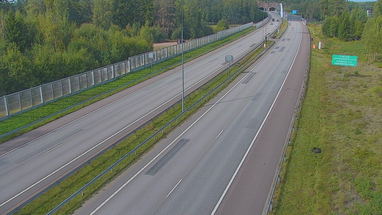 Traffic Cam Pyhtaa: Tie 7 Markkinamäki, puomi, itä - Helsinkiin