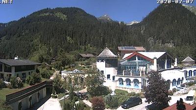 Tageslicht webcam ansicht von Elbigenalp: Wellness Schlössl Hotel Resort Alpenrose