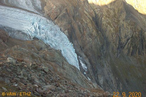 Innertkirchen: Triftgletscher Trifthütte