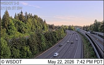 Traffic Cam Lynnwood: I-5 at MP 179.6: 212th St SW