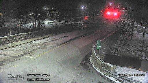 Traffic Cam Yonkers › South: Bronx River Parkway at Harney Road