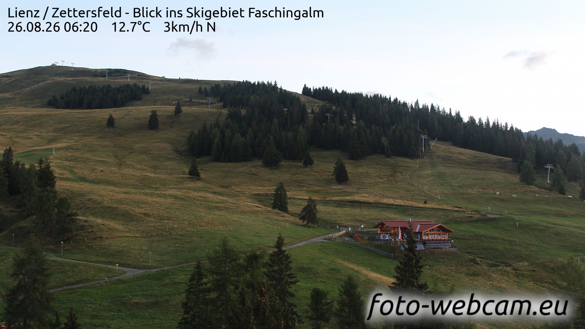 Traffic Cam Nussdorfer Berg: Lienz - Zettersfeld - Blick ins Skigebiet Faschingalm