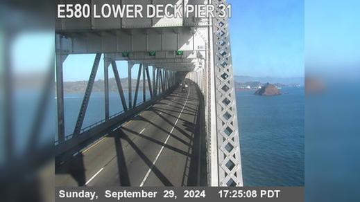 Traffic Cam San Quentin › East: TVR27 -- I-580 : Lower Deck Pier