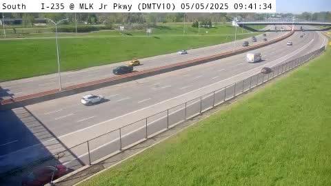 Traffic Cam Des Moines: DM - I-235 @ MLK (10)