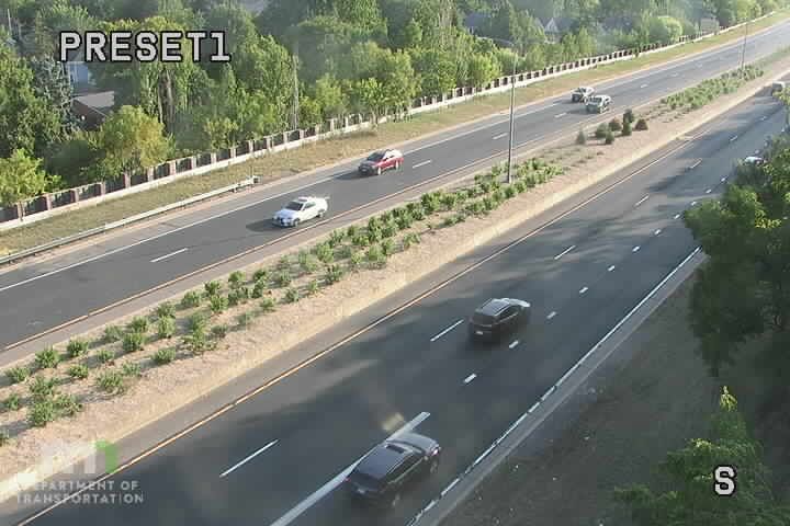 Traffic Cam St. Paul: I-35E: I-35E SB @ Grand Ave