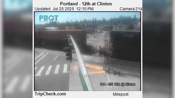 Traffic Cam Portland: 12th at Clinton