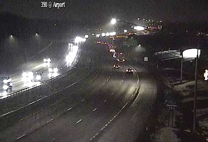 Traffic Cam Maplewood › South: I-390 at ROC Airport Tunnel