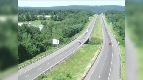 Traffic Cam Southington › West: I-691 WB - e/o Exit 3 @ South End Rd