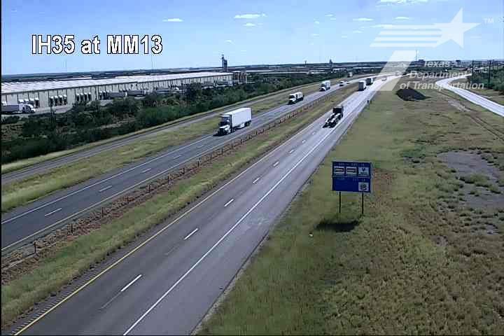 Traffic Cam Webb › South: I-35 @ MM13