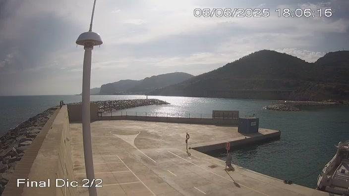 Castelldefels › West: Port Ginesta - entrada al puerto deportivo de port ginesta