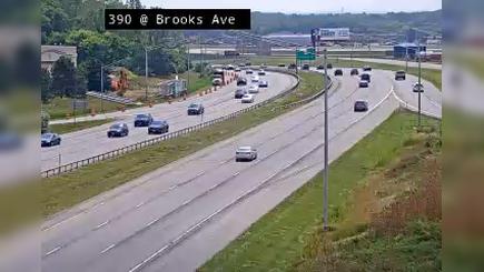 Traffic Cam Maplewood › South: I-390 at Brooks Ave