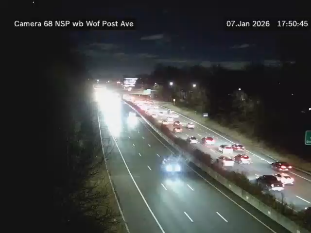 Traffic Cam Westbury › West: NSP West of Post Ave
