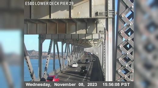 Traffic Cam San Quentin › East: TVR26 -- I-580 : Lower Deck Pier