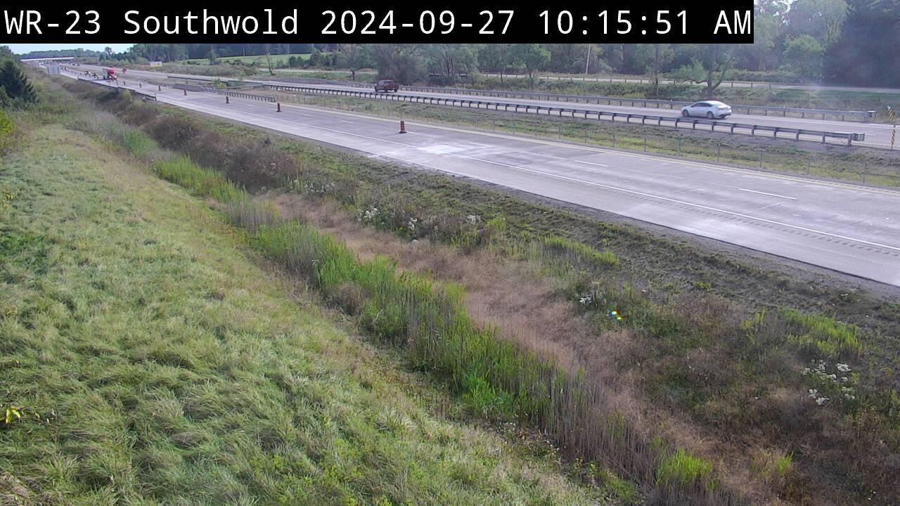 Traffic Cam Southwold: Highway 401 near Regional Rd