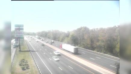 Traffic Cam Boston Post Road Historic District: CAM 21 Darien I-95 NB S/O Exit 13 - Darien Rest Area