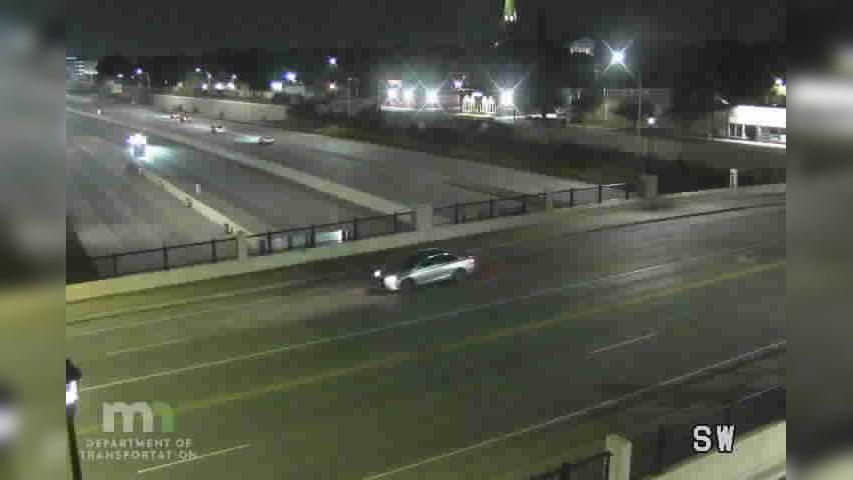 Traffic Cam Stevens Square - Loring Heights: I-35W: I-35W NB @ Franklin Ave WB