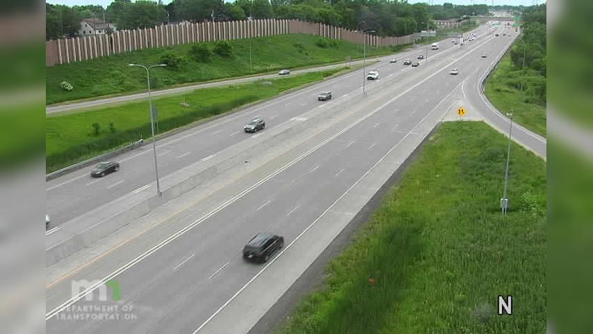 Traffic Cam Arden Hills: I-35W: I-35W NB @ Co Rd E2