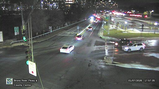 Traffic Cam White Plains › South: Bronx River Parkway at County Center