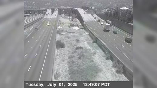 Traffic Cam Lower Bottoms › North: TV722 -- I-880 : Just North Of 7th Street