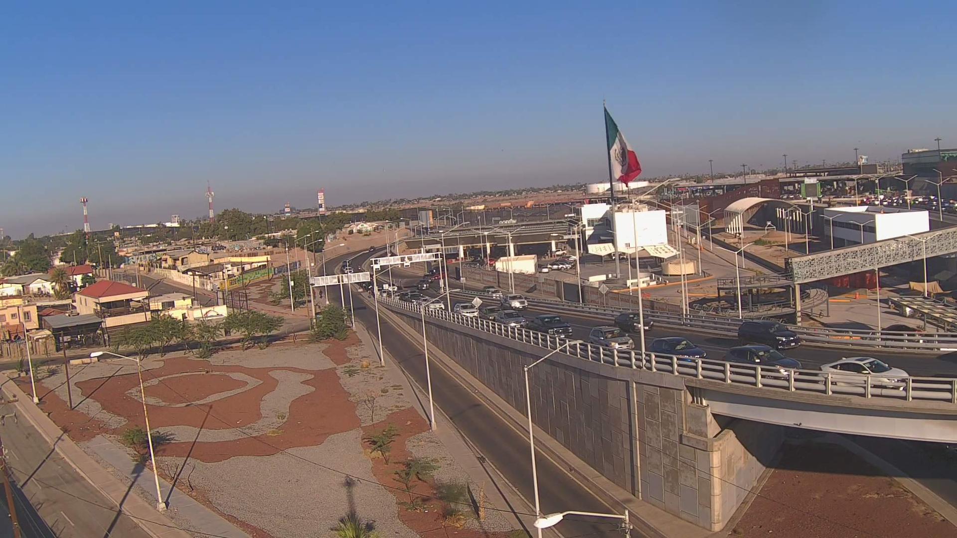 Traffic Cam Calexico › North-West: International Border Line Mexico-USA