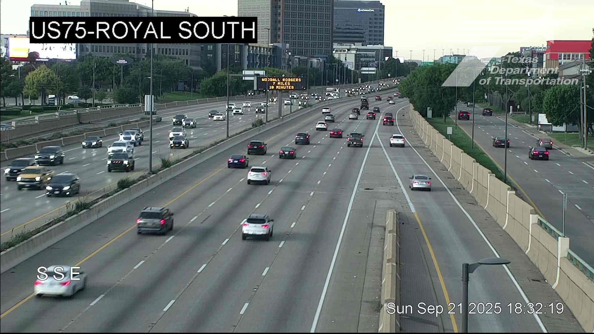 Traffic Cam Dallas › North: US 75 @ Royal South