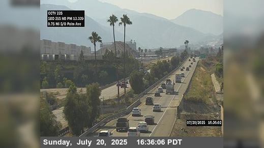 Traffic Cam San Bernardino › North: I-215 : (225) 0.75 Mi S/O Palm Ave