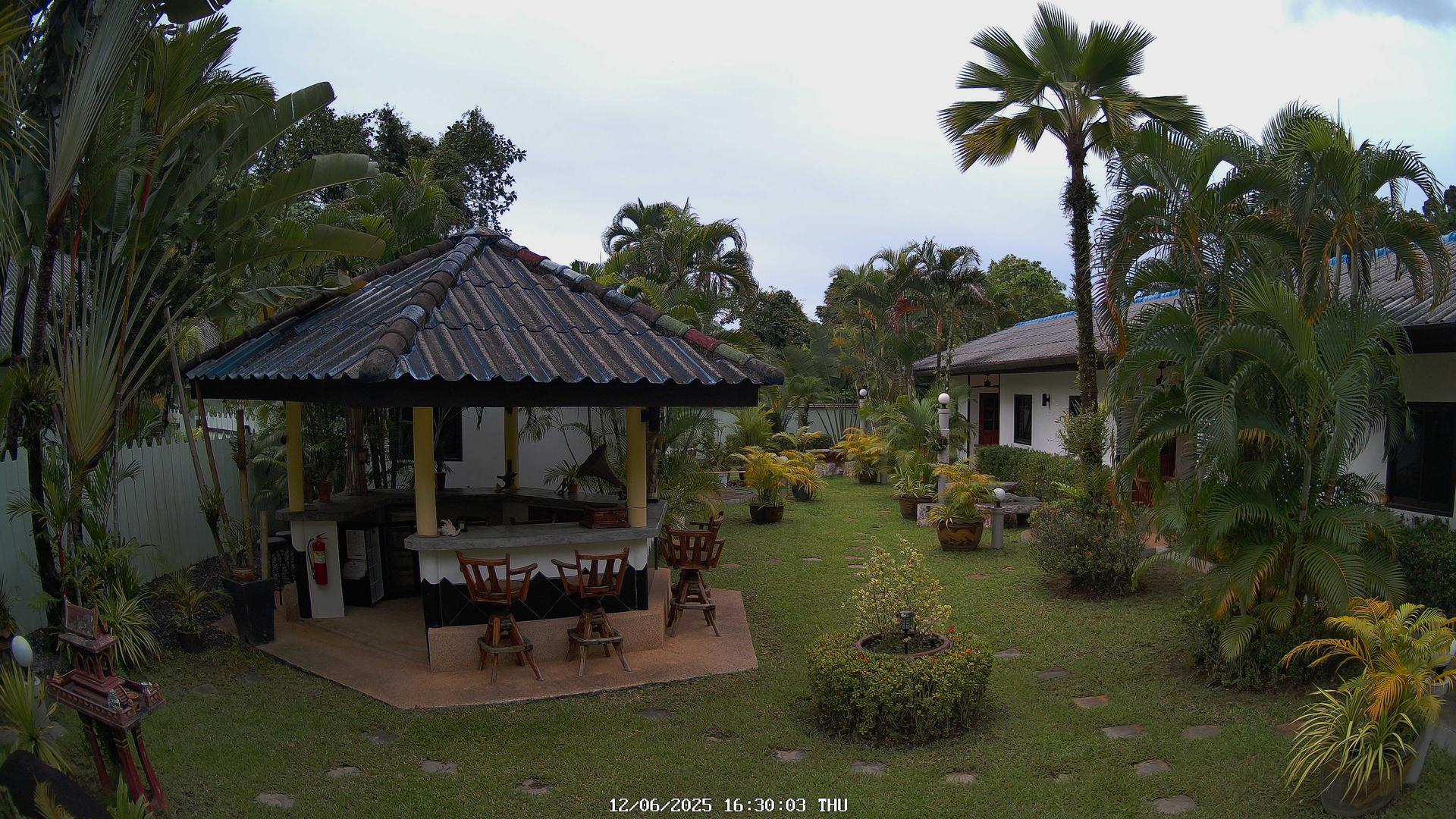 Lotus Lodge: Building, Landscape, Weather Webcam
