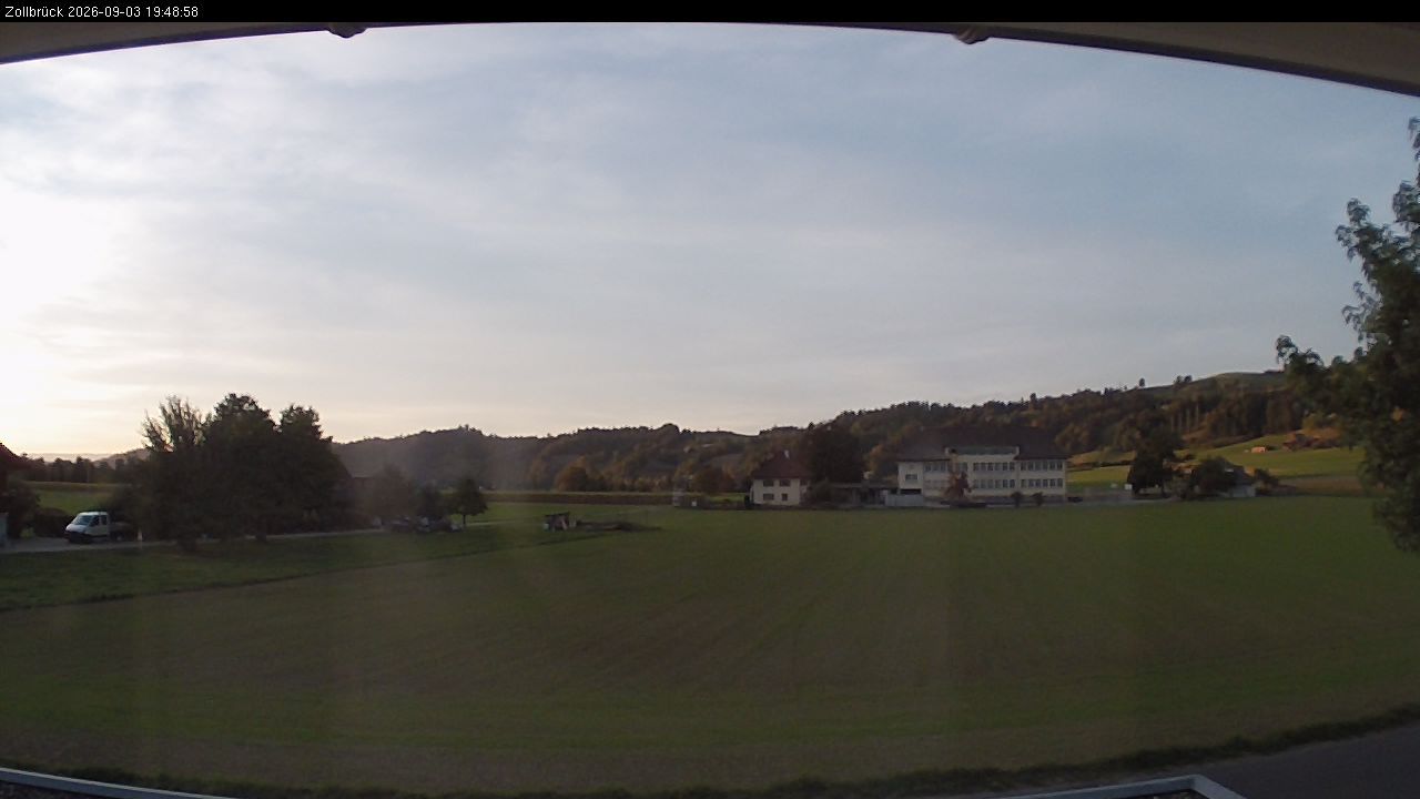 Zollbrück › Norden: Schulhaus Than