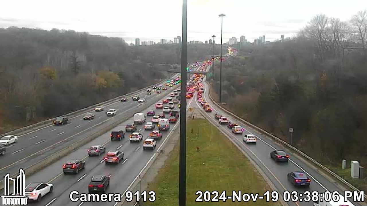 Traffic Cam Toronto: Don Valley Parkway near Concorde Gt