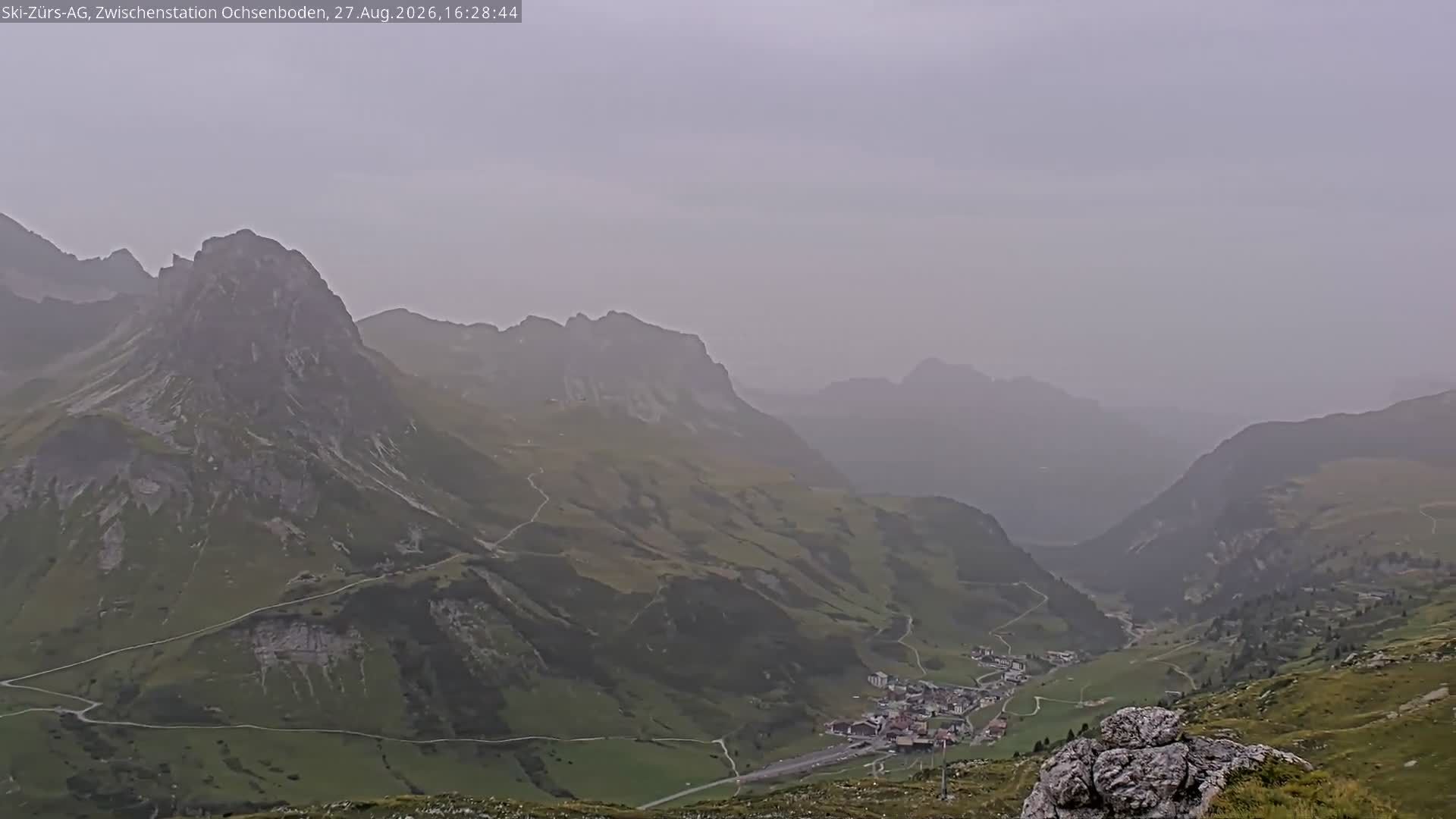 Traffic Cam Gemeinde Lech: Flexenbahn, Bergstation / Trittkopfbahn, Mittelstation