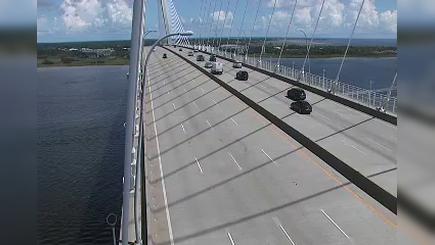 Traffic Cam Charleston: US 17 N Ravenel Bridge - Tower - Upper