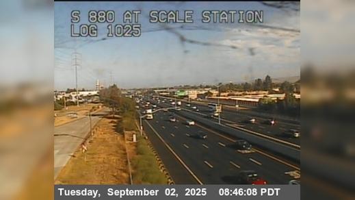 Traffic Cam Fremont › South: TVB04 -- I-880 : AT TRUCK SCALES