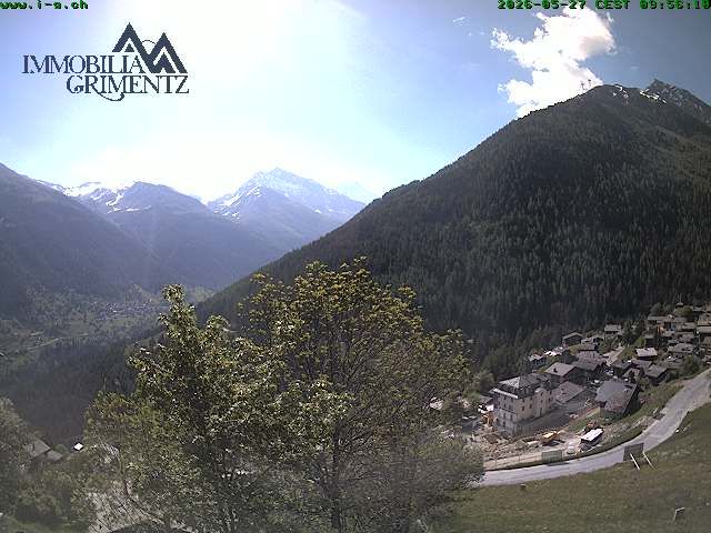Grimentz: view over the valley of Anniviers