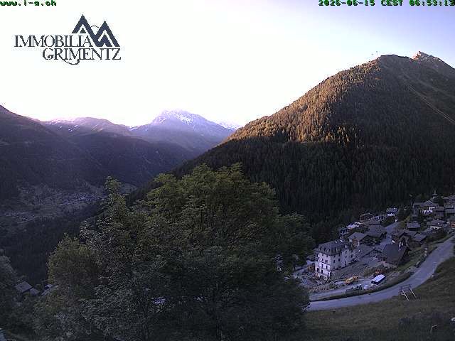 Grimentz: view over the valley of Anniviers