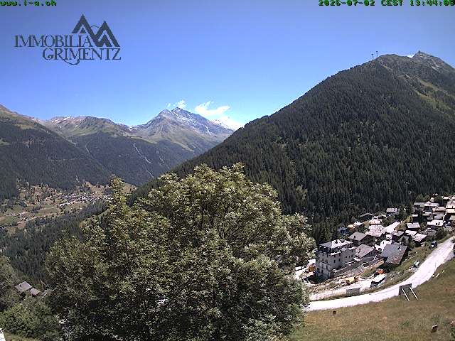 Grimentz: view over the valley of Anniviers