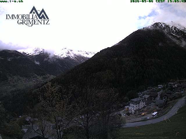 Grimentz: view over the valley of Anniviers
