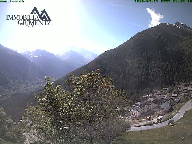Grimentz: view over the valley of Anniviers