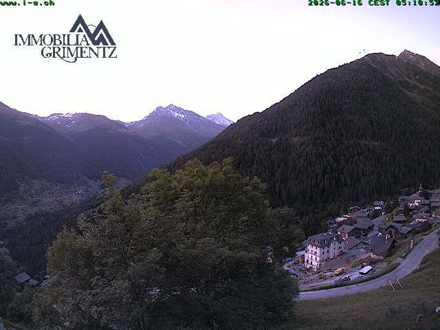 Grimentz: view over the valley of Anniviers