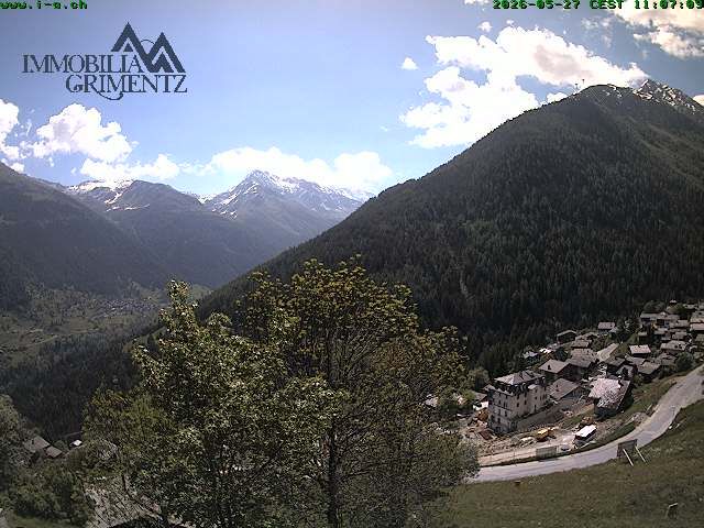 Grimentz: view over the valley of Anniviers