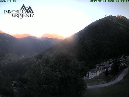 Grimentz: view over the valley of Anniviers