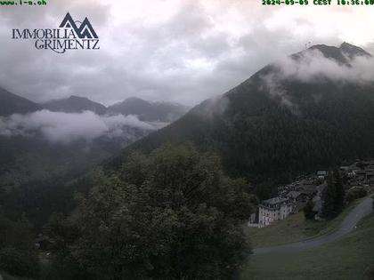 Grimentz: view over the valley of Anniviers