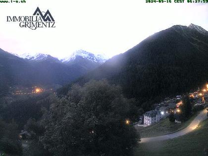 Grimentz: view over the valley of Anniviers