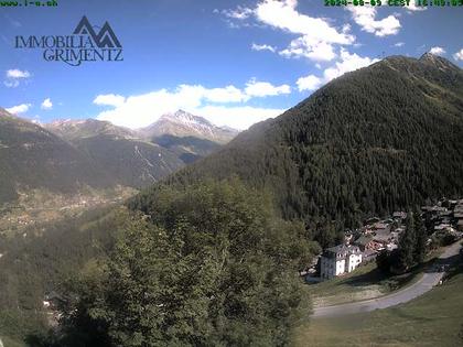 Grimentz: view over the valley of Anniviers