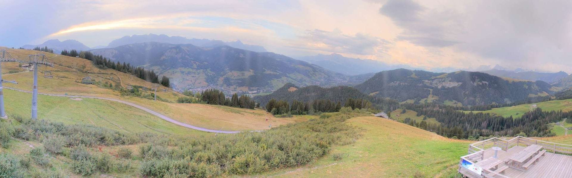 Traffic Cam Notre-Dame-de-Bellecombe: Val d'Arly (panoramic)