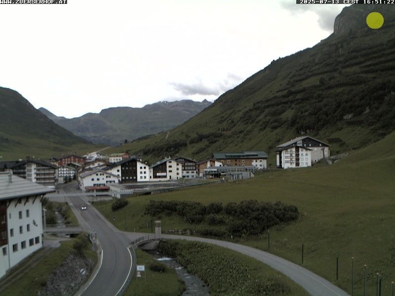 Traffic Cam Gemeinde Lech: Zürs - Österreich - Zürs am Arlberg in Richtung Süden (im Hintergrund der Flexenpaß und die Albona oberhalb von Stuben)